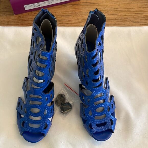 RASOLLI BLUE CUTOUT SHOOTIES.  NEW. - Picture 3 of 8